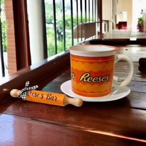 ⤵️ REESE’s vintage collector cup with mini rolling pins